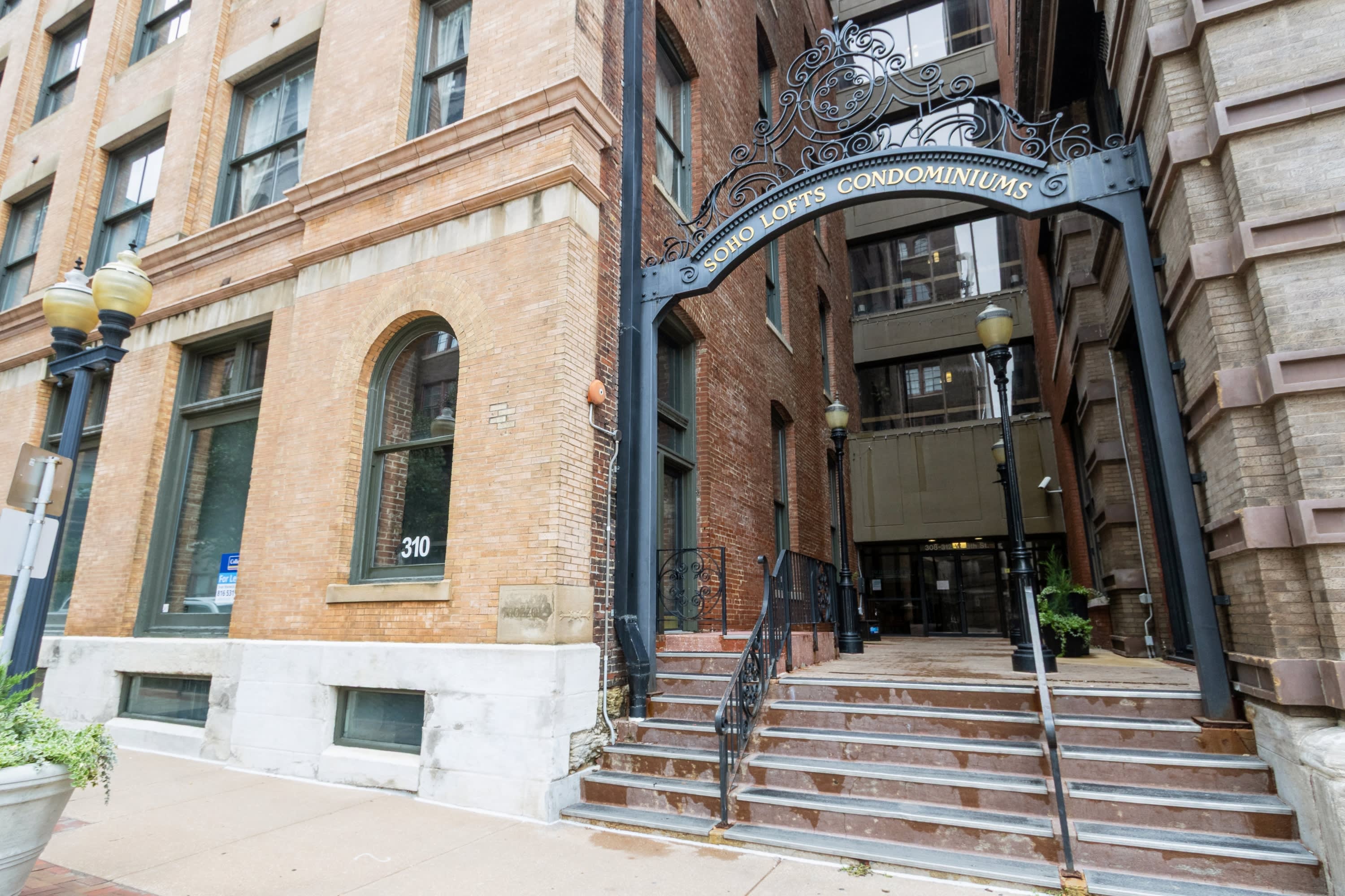 308 West 8th Street – photo 1