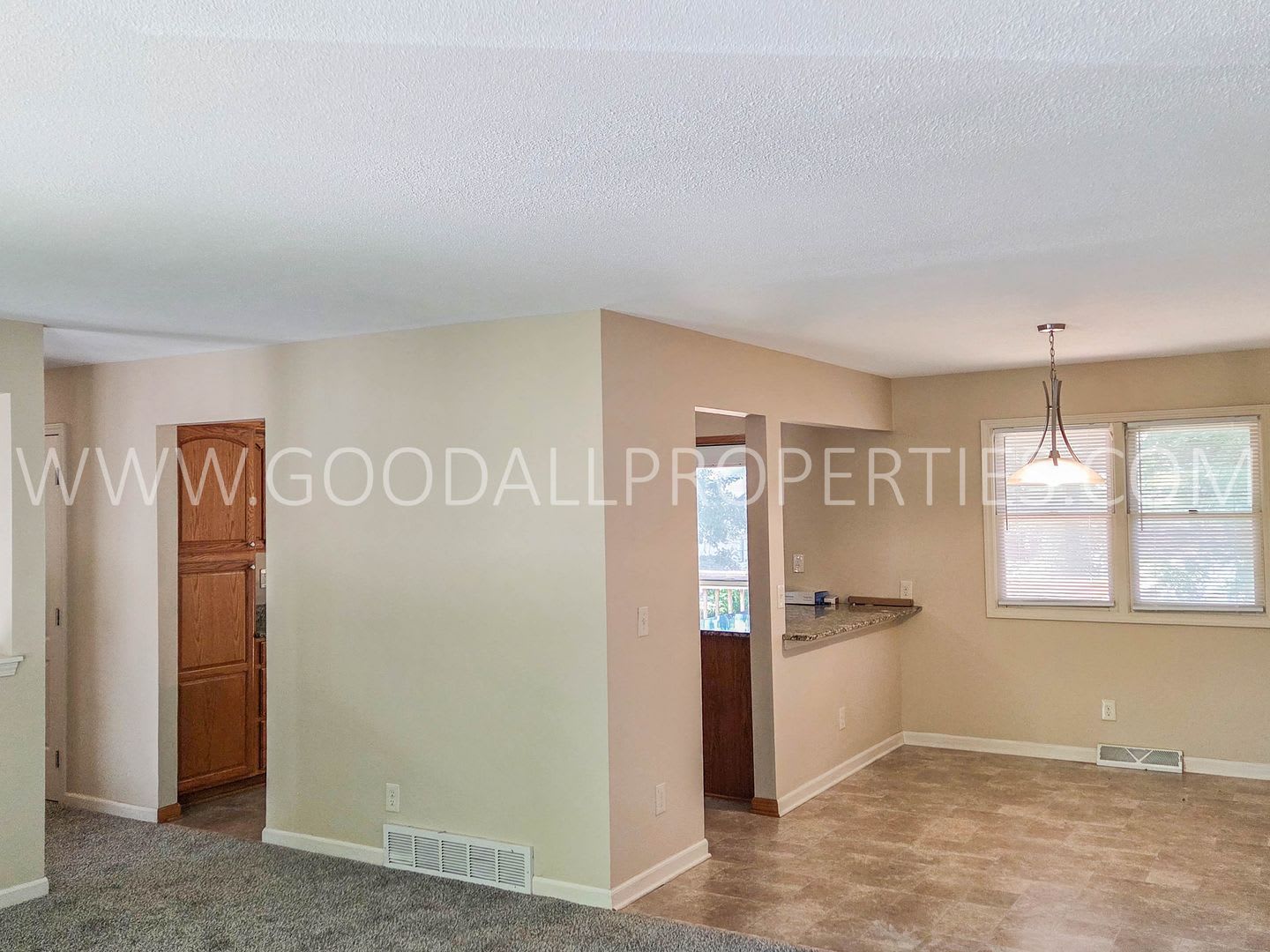 Charming 3-Bedroom West Des Moines Home with Fenced Yard & 2-Car Garage – photo 5