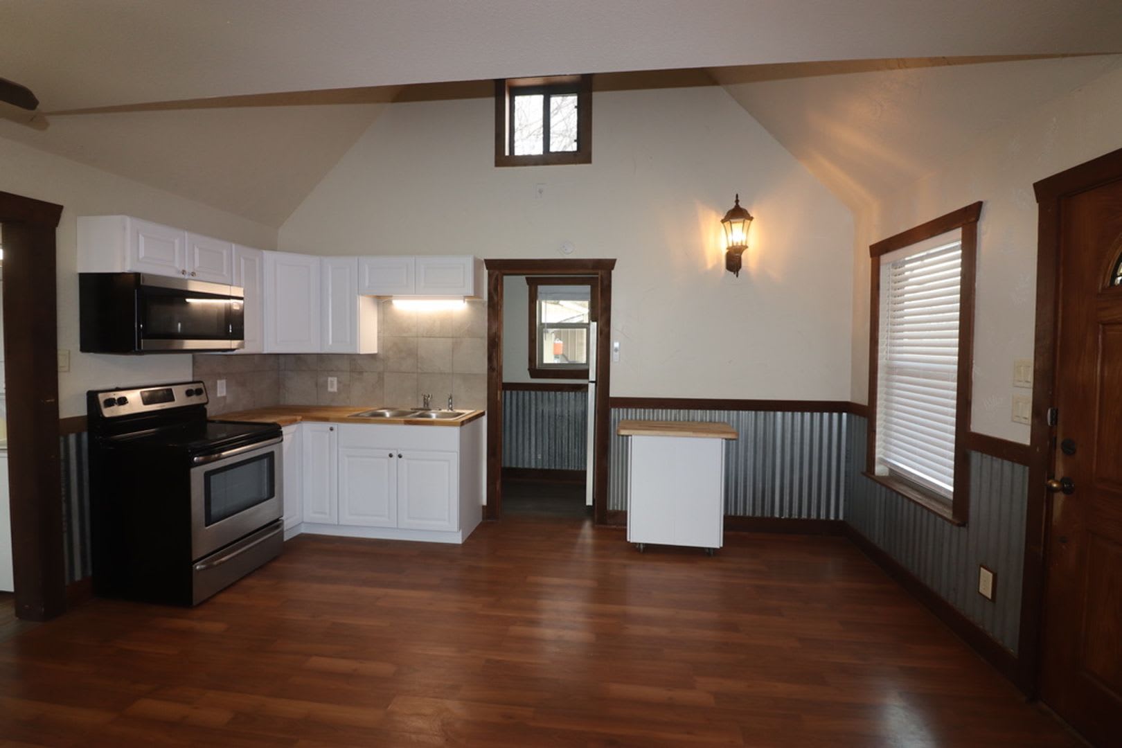 ALL UTILITIES & LAWN CARE INCLUDED! – photo 5