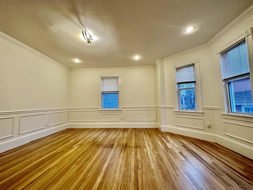 8 White Ave. – photo 5