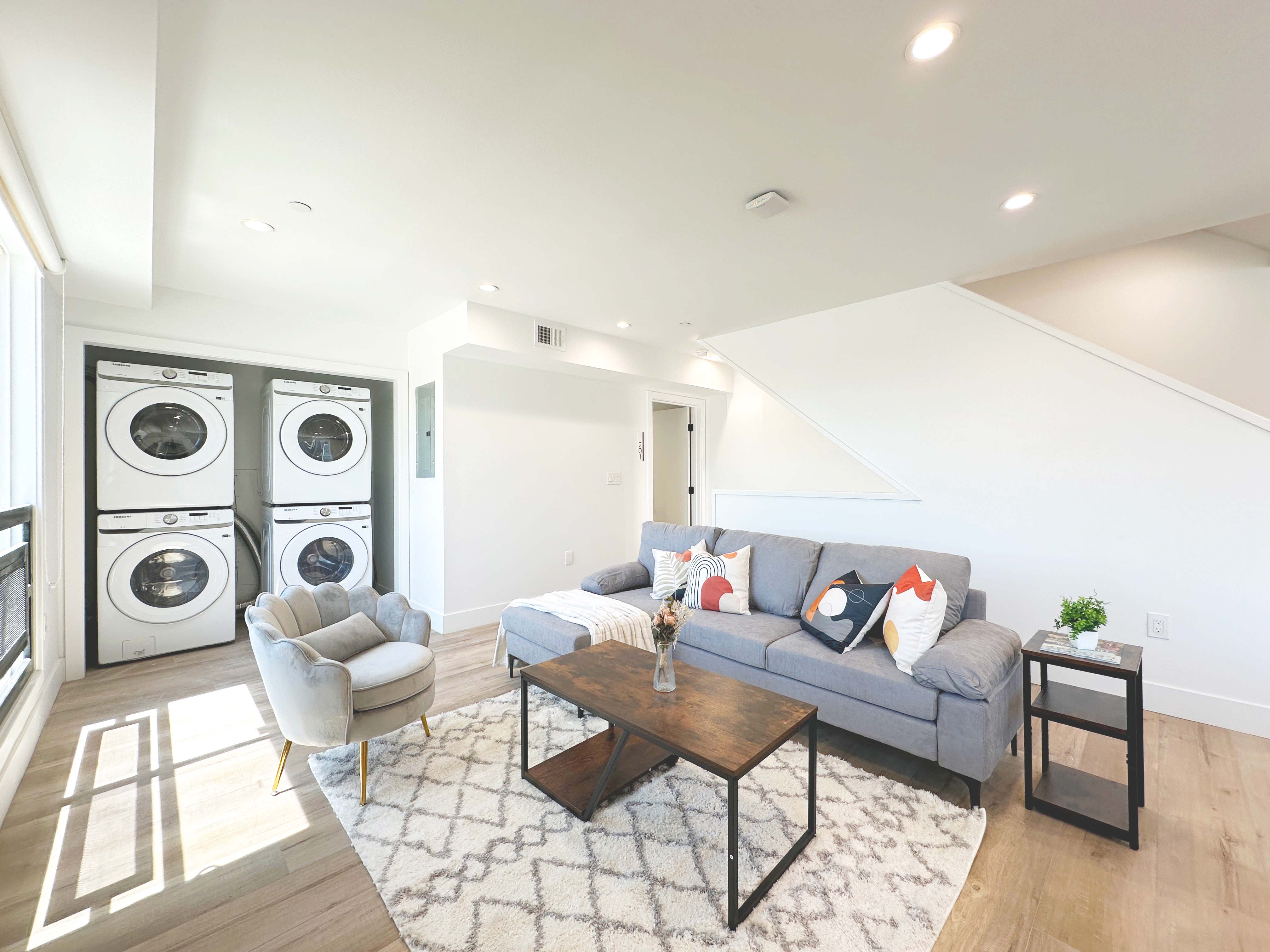 2909 Kenwood Avenue – photo 1