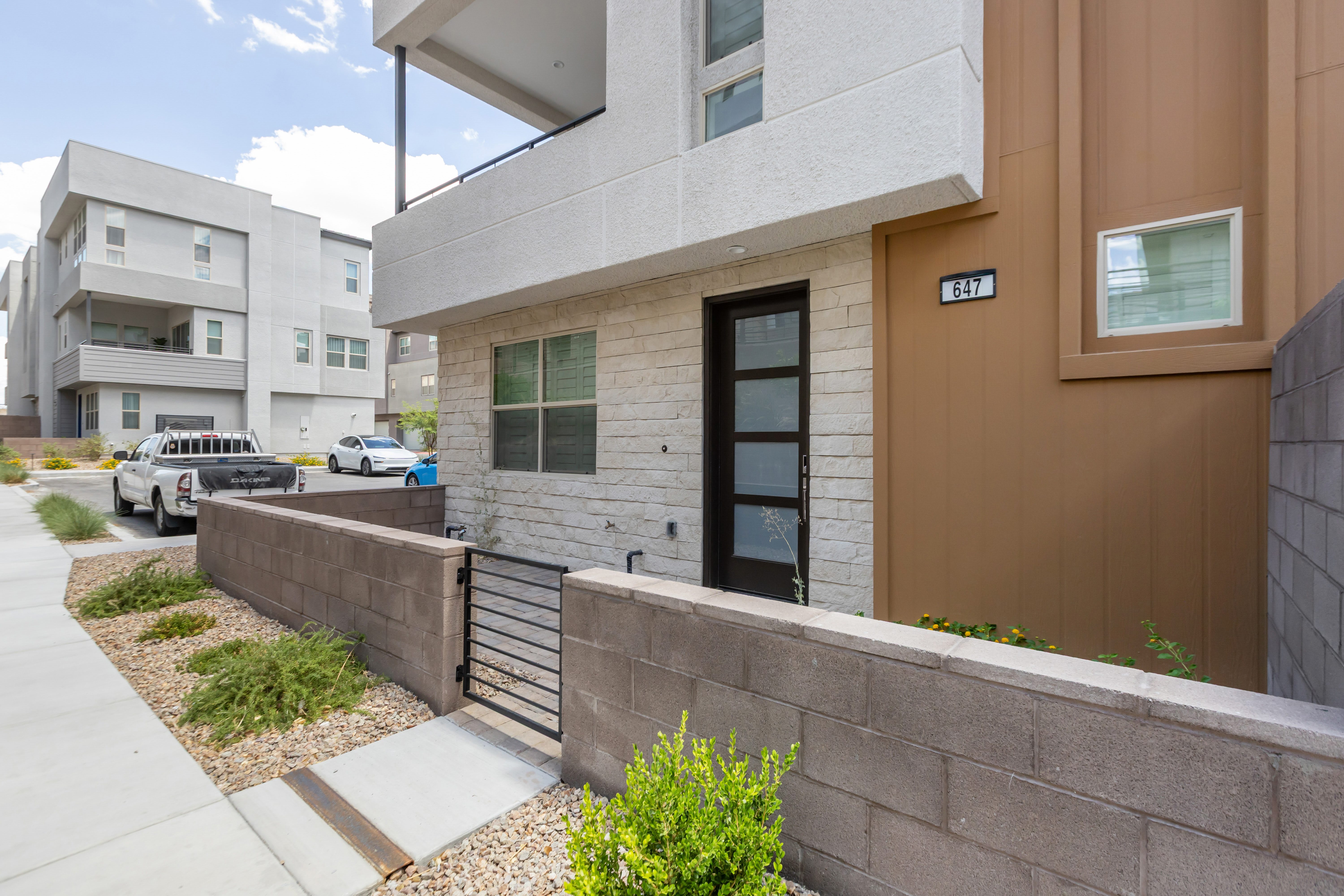 647 Spotted Falcon Street – photo 3