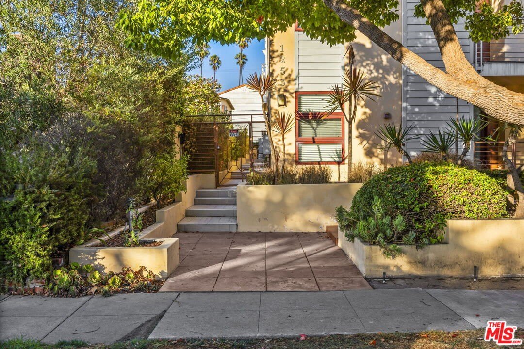 1253 18th St – photo 2