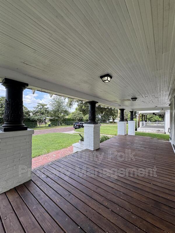 1044 W Lime St. – photo 4