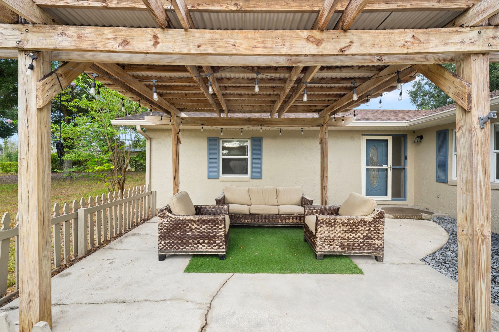 AVAILABLE NOW: 4 Bed 3 Bath Oversized Lot with 1,500 SF Workshop in Winter Garden – photo 2