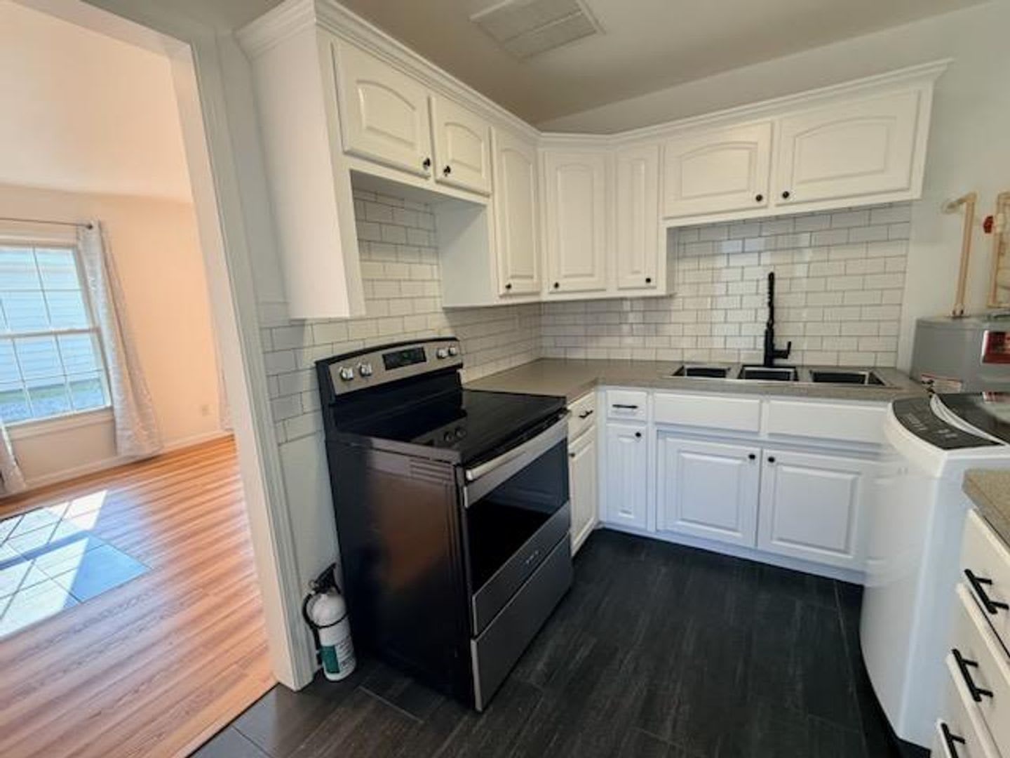 Madison Street Quarters – photo 3