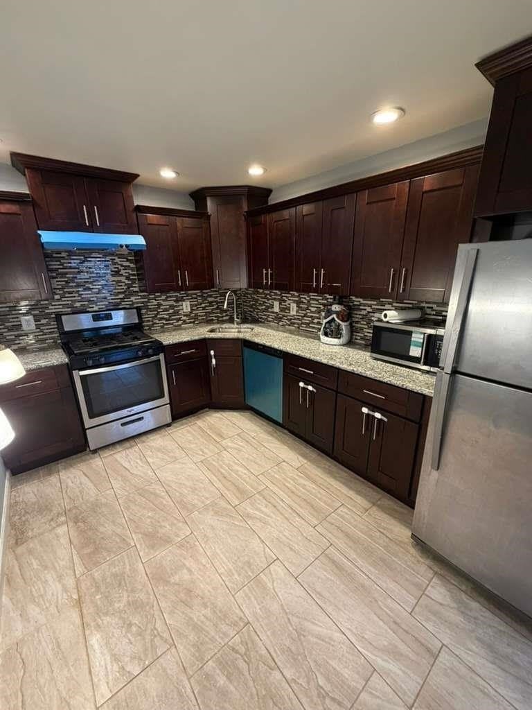 7 HOLLY ST – photo 3