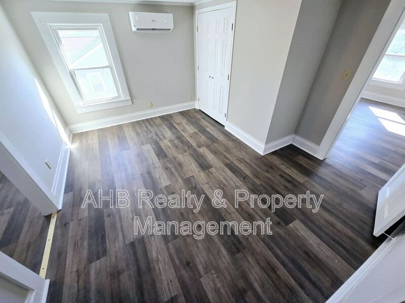 511 Cummings St – photo 5