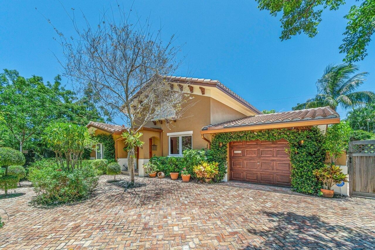 870 NW 7th Street – photo 1