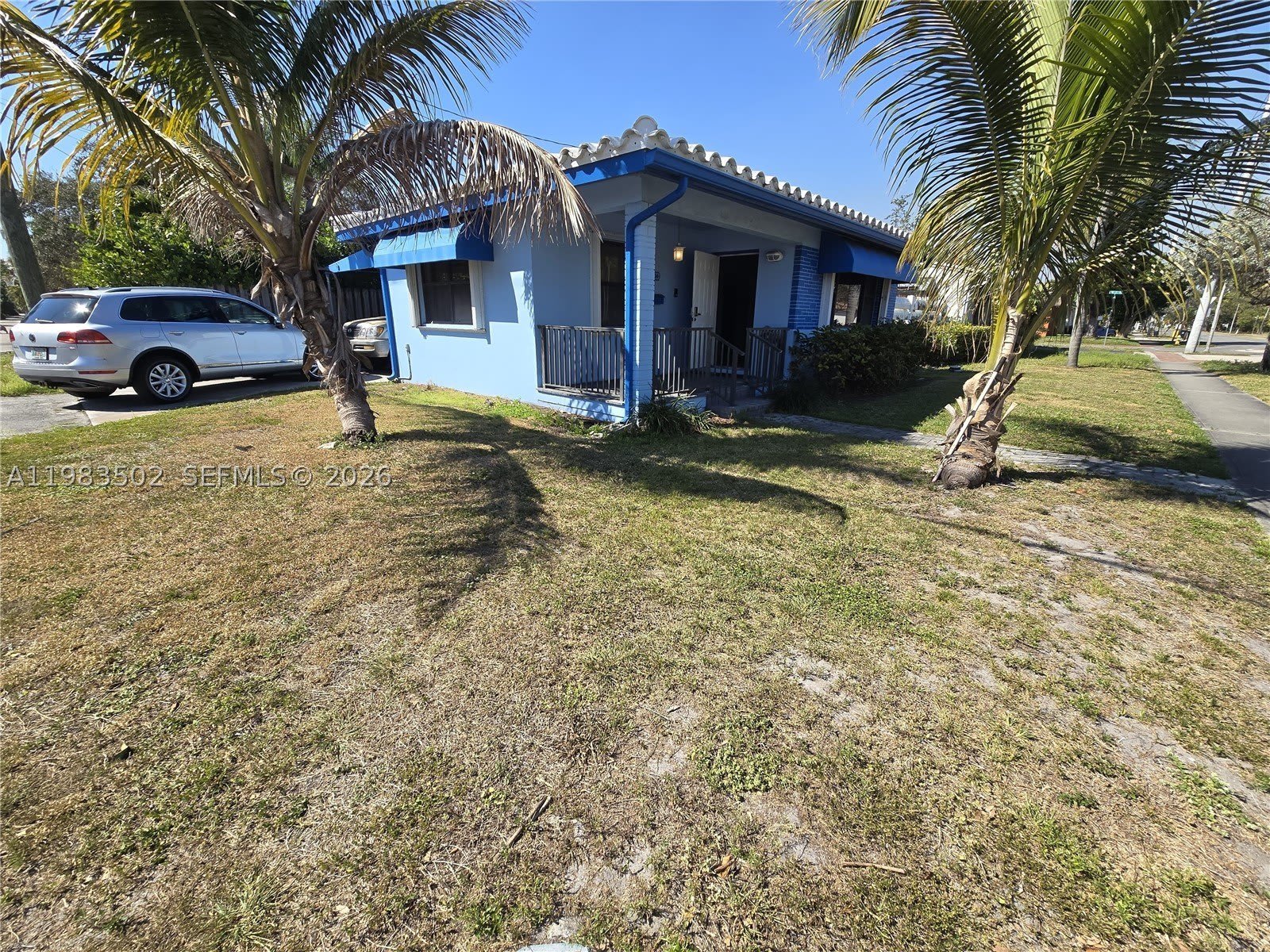 704 SW 2nd Ave – photo 2
