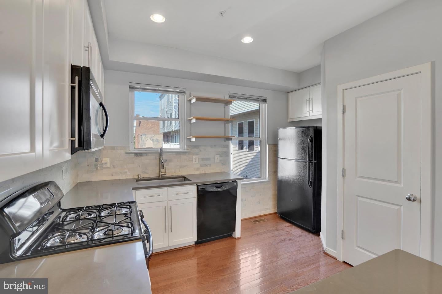 909 5TH Street SE – photo 3