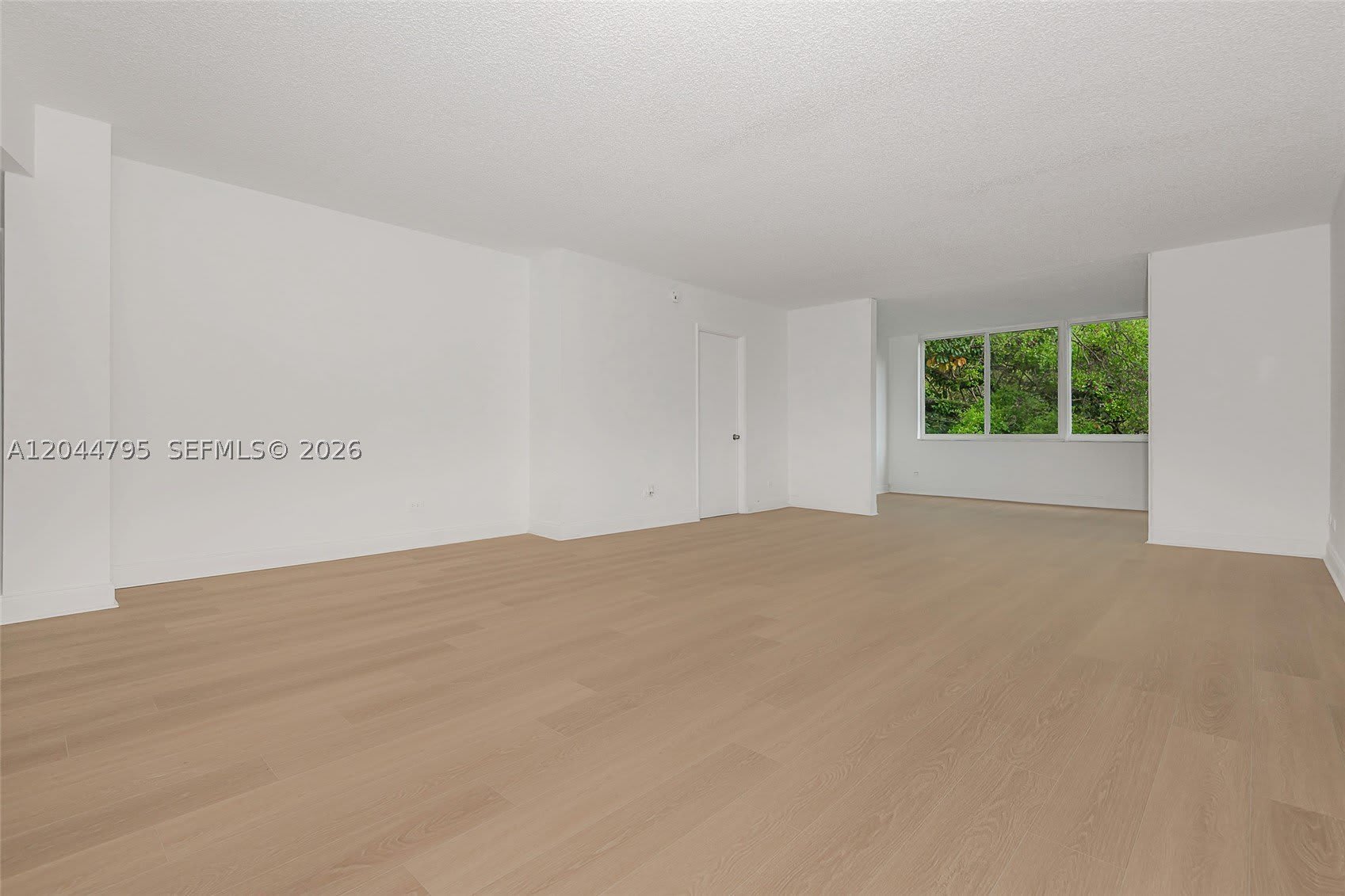 445 Ne 195Th St – photo 3