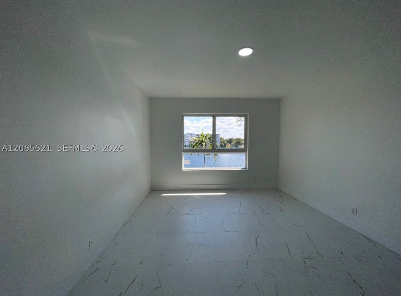 19255 NE 2nd Ave – photo 1