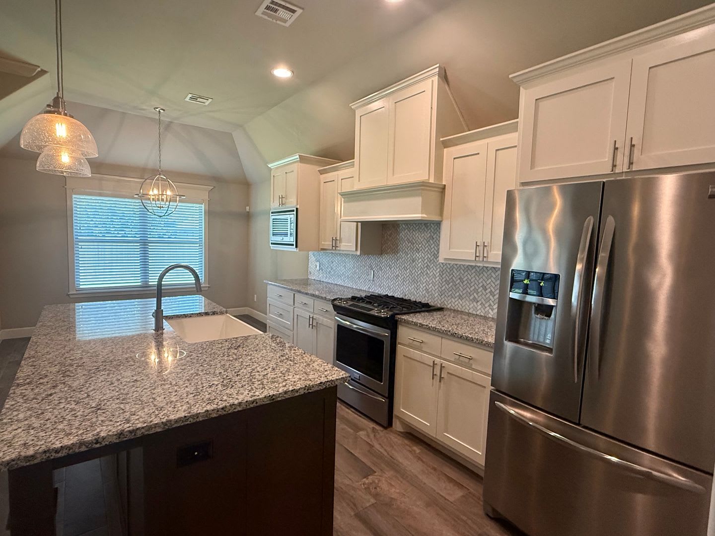 Fantastic 3 Bed 2 Bath With 3 Car Garage – photo 4