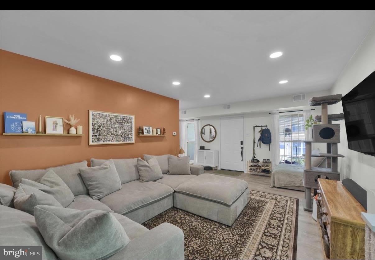 406 MIDDLETON Place – photo 2