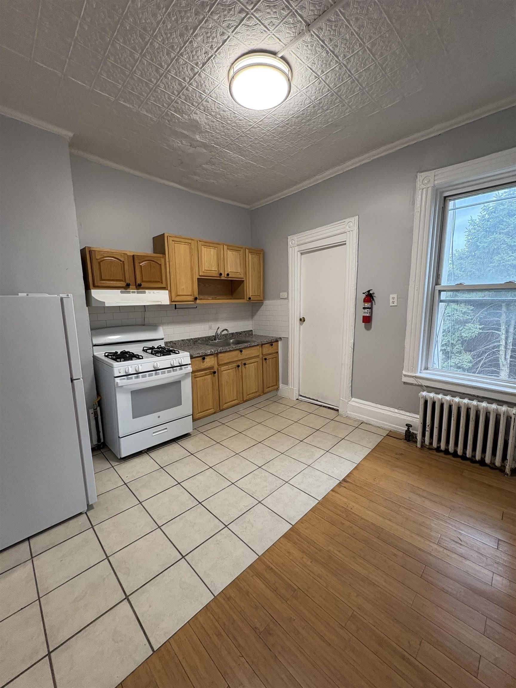 1716 BERGENLINE AVE – photo 4