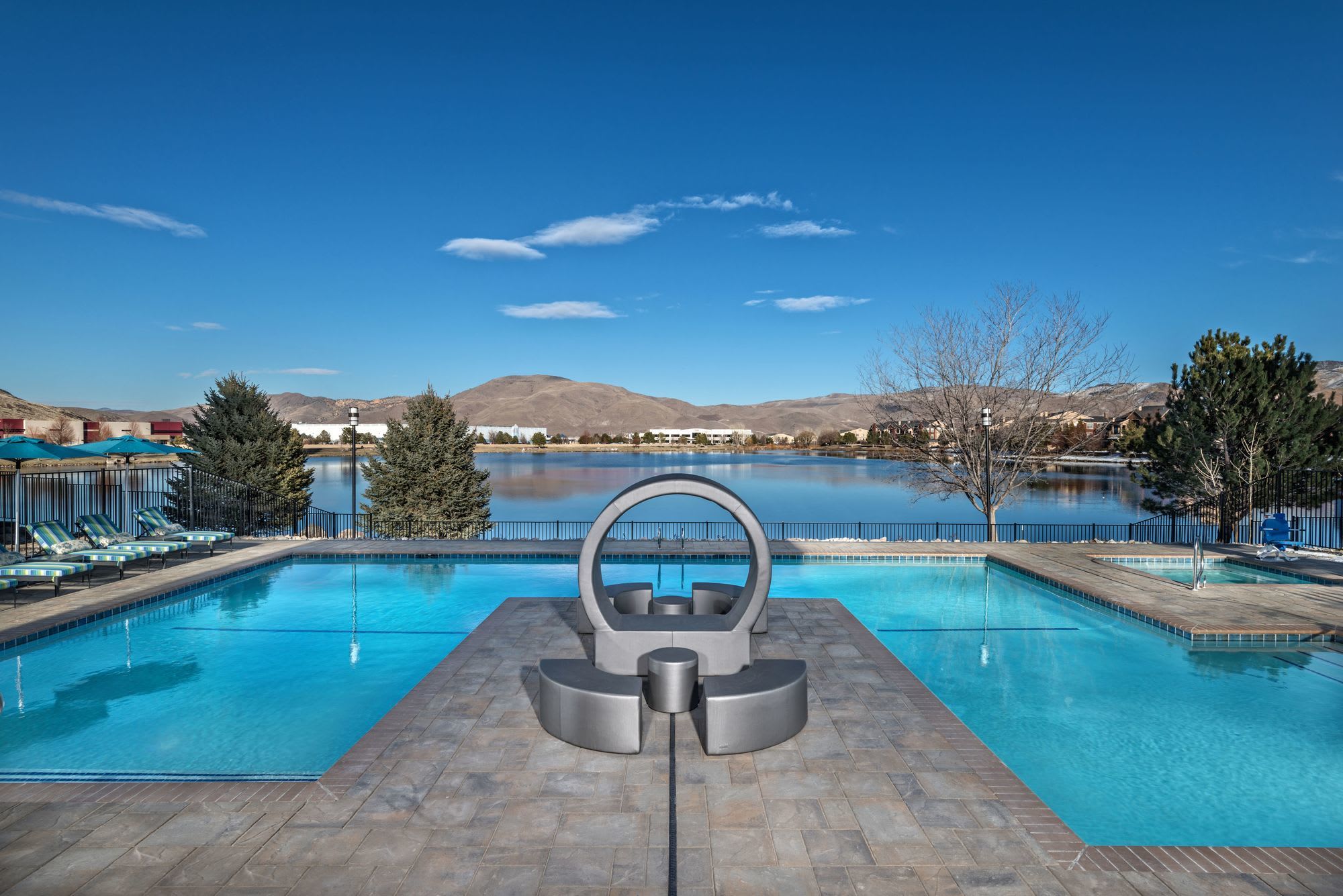 Latitude 39 – photo 1