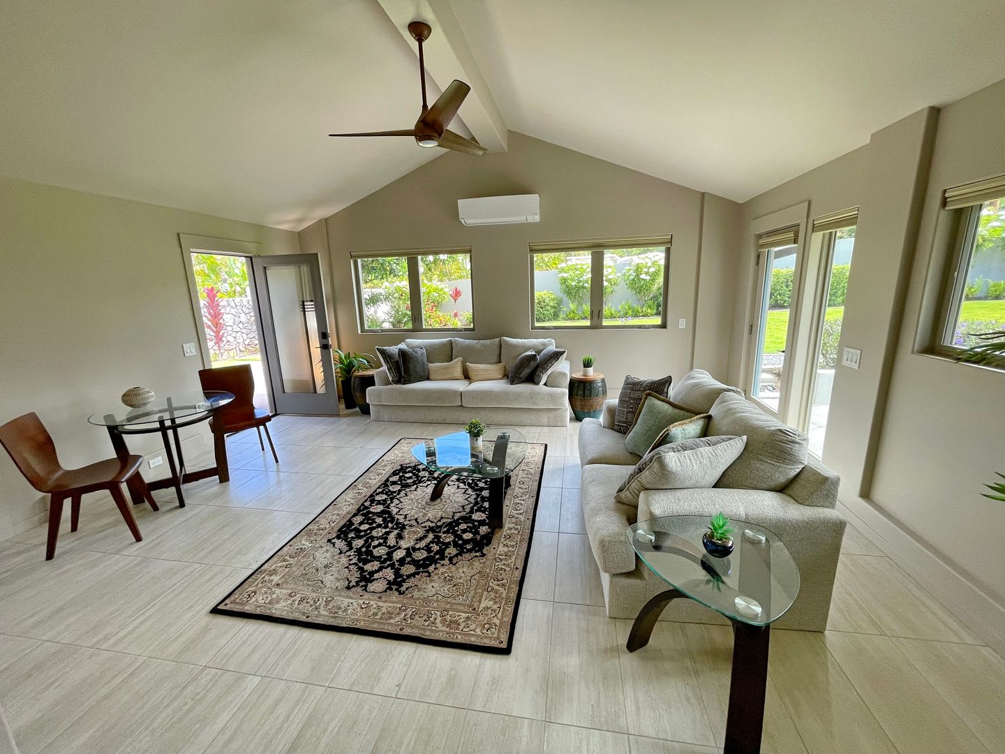 Island Living In A Renovated 2 Bed 2 Bath Unfurnished Maui Meadows Retreat – photo 3