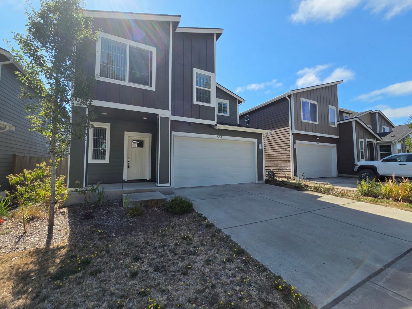 FIVE BEDROOM For Rent in West Hills! Fenced Yard, Laminate Flooring, Pets Okay! – photo 1