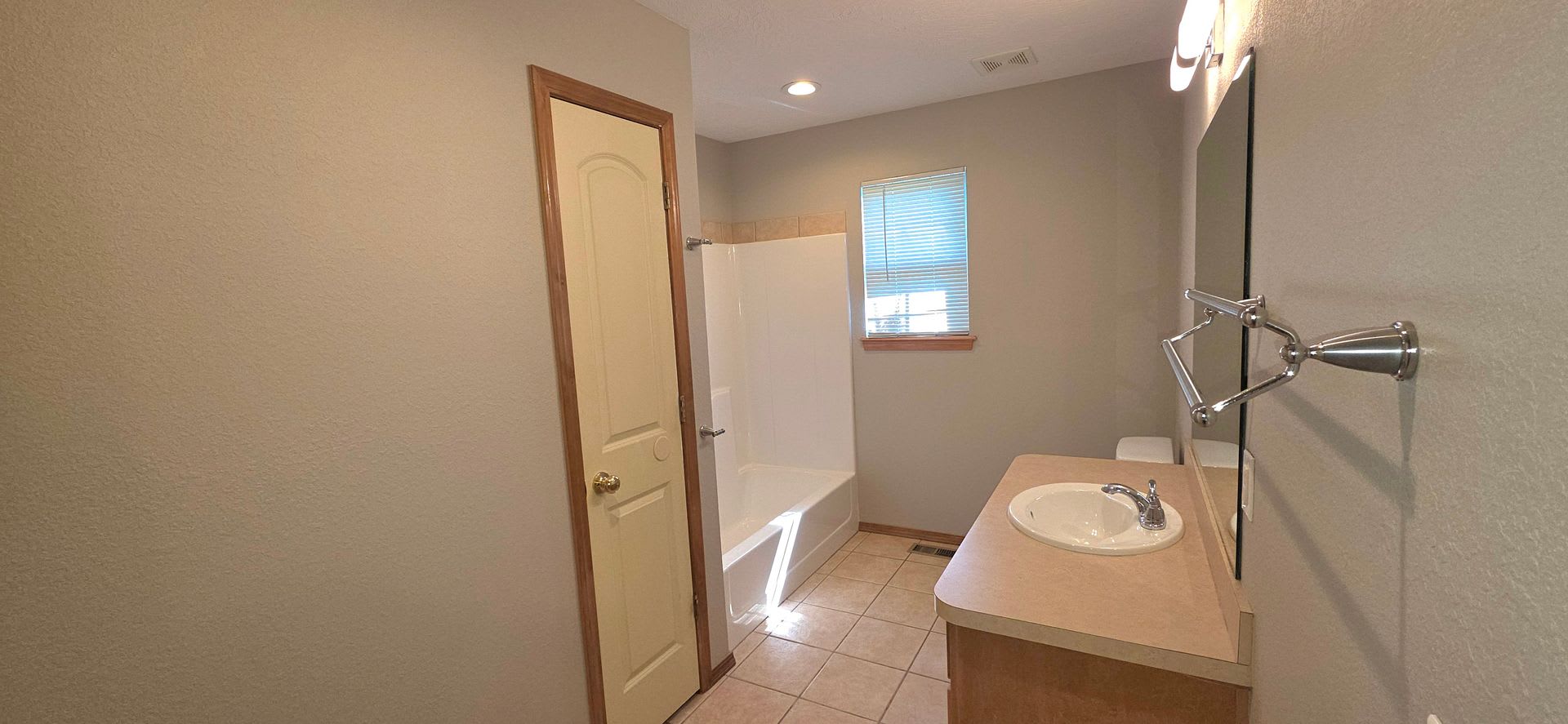 Strafford 3 Bedroom 2 Bath Beauty! $1550 – photo 2