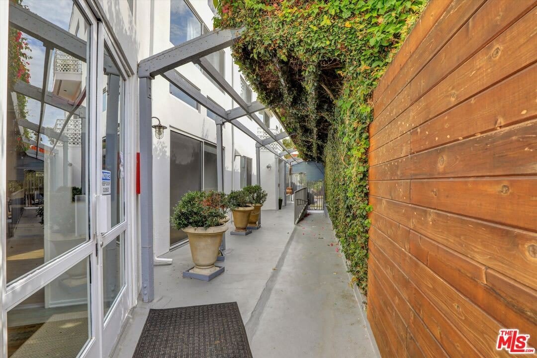 842 11Th St – photo 5