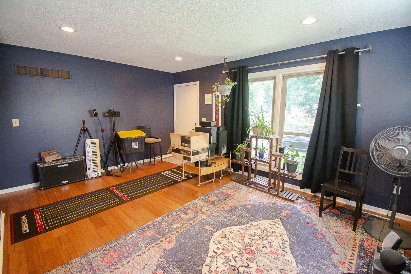 Charming NW Ranch with 2-Car Garage – photo 2