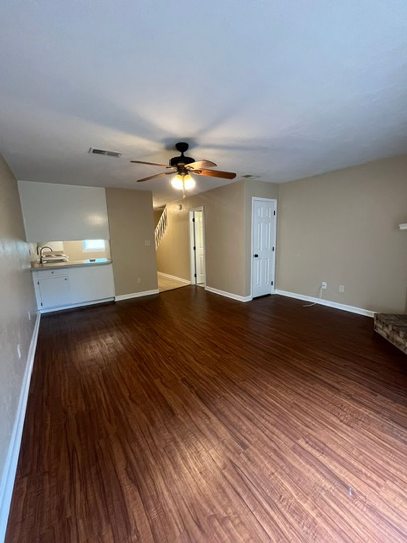Stunning 2 Bed, 2 1/2 Bath Townhouse Available Now – photo 5