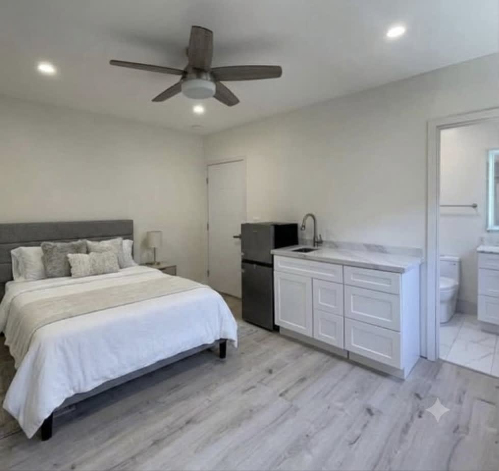 7746 Encino Avenue – photo 2