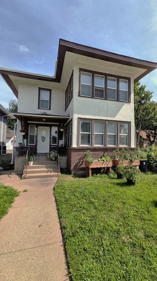 1812 Golden Valley Rd, Minneapolis, MN 55411 (Duplex) – photo 1