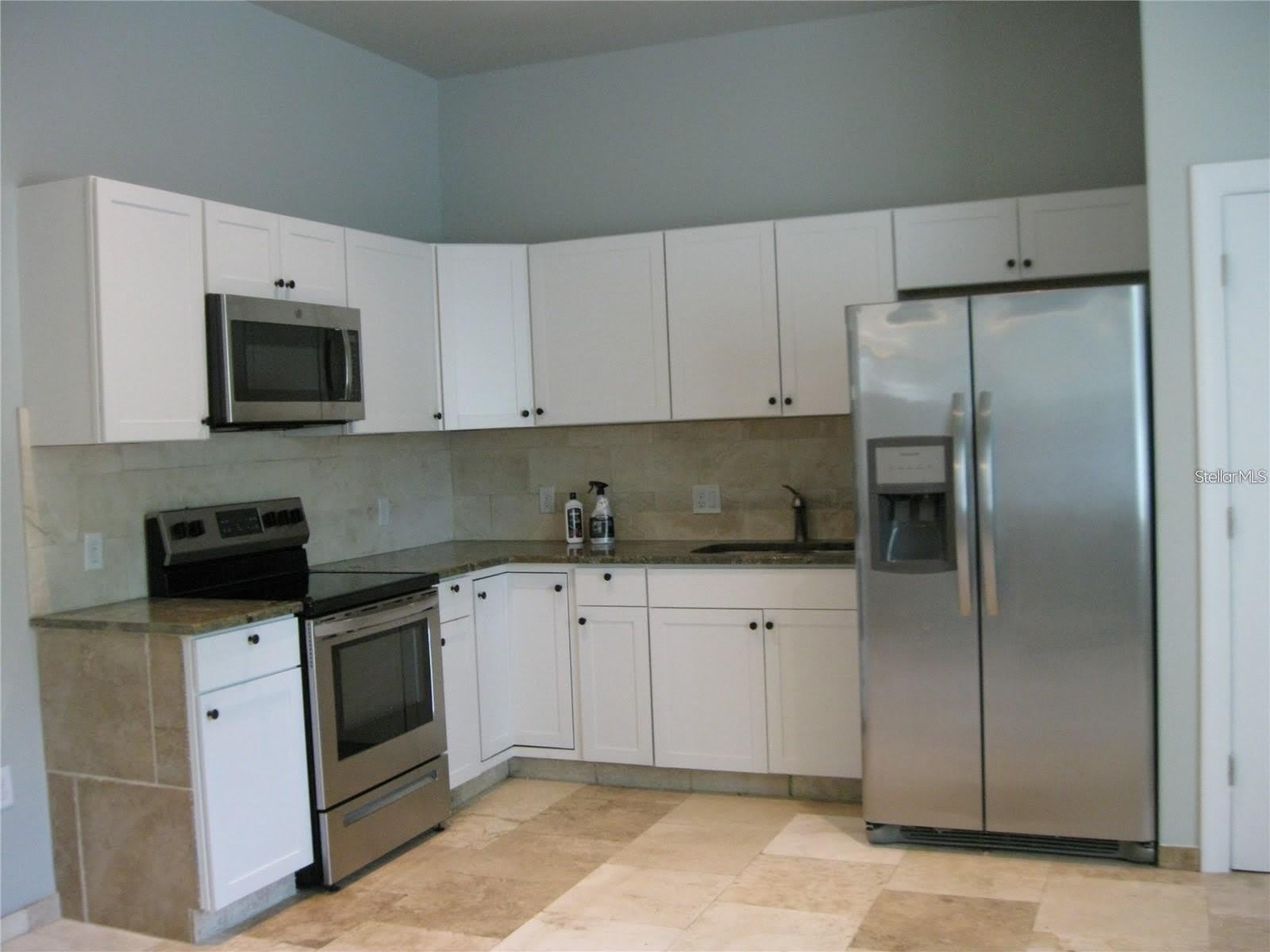 2009 COCOANUT Avenue – photo 2