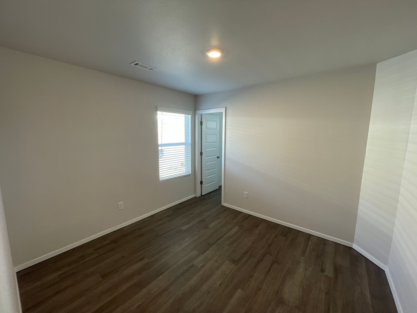 AVAILABLE NOW! Spacious Four Bedroom – photo 4
