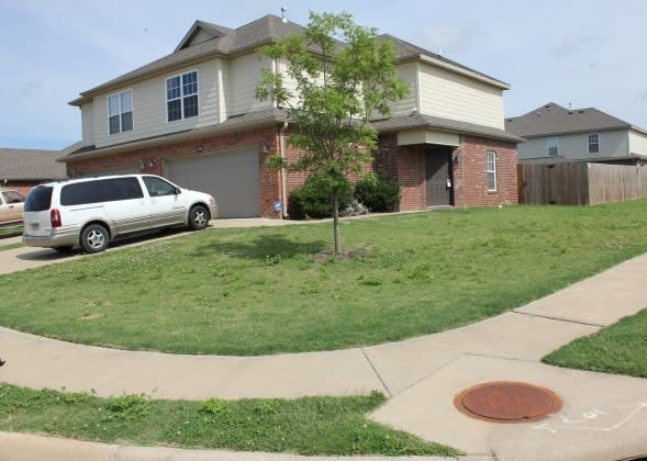 1015 Oakwood Lane – photo 1