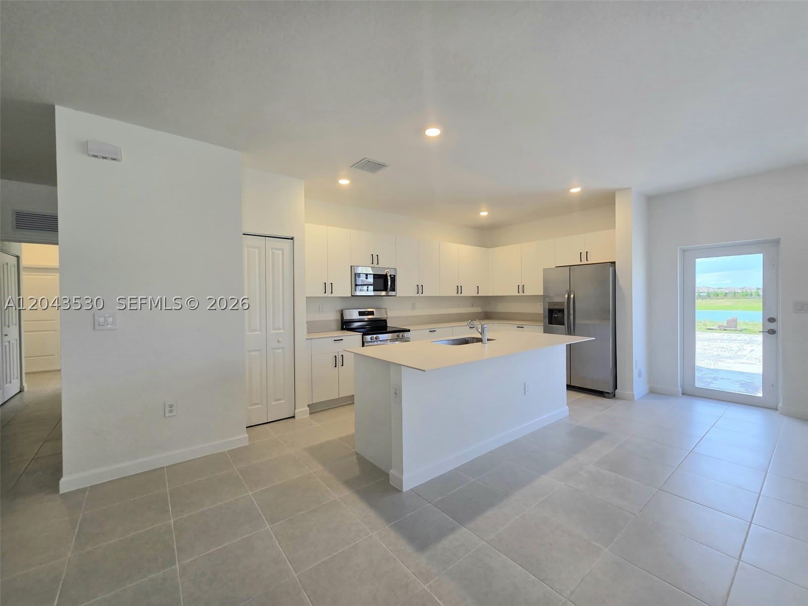 2423 SE 30th St – photo 4