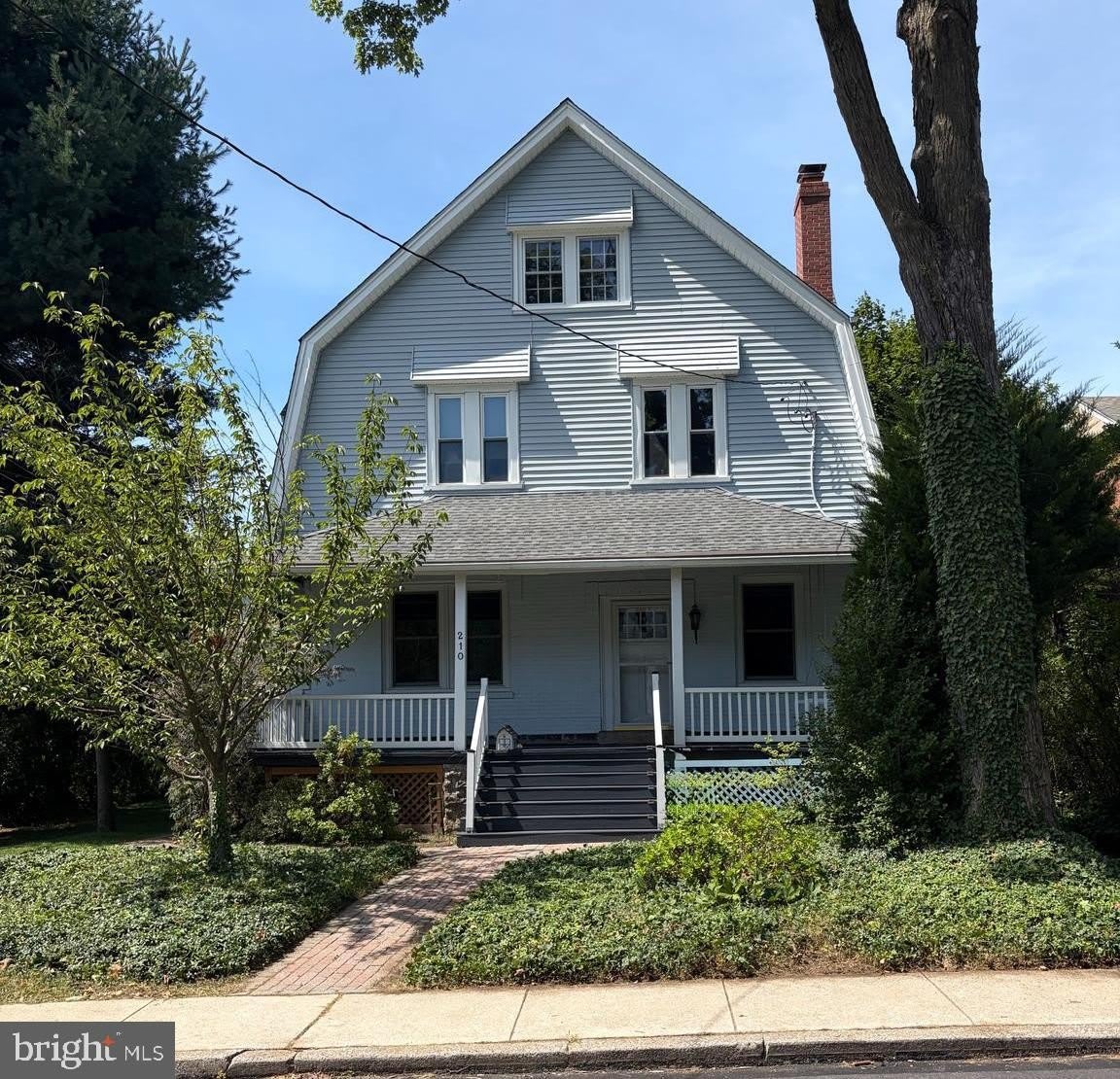 210 GRAYLING Avenue – photo 1