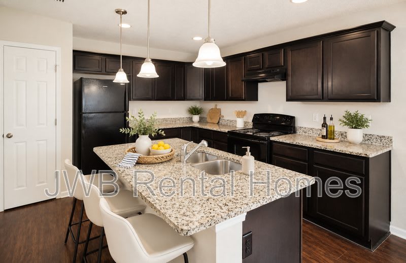 4650 Lenox Ave – photo 3