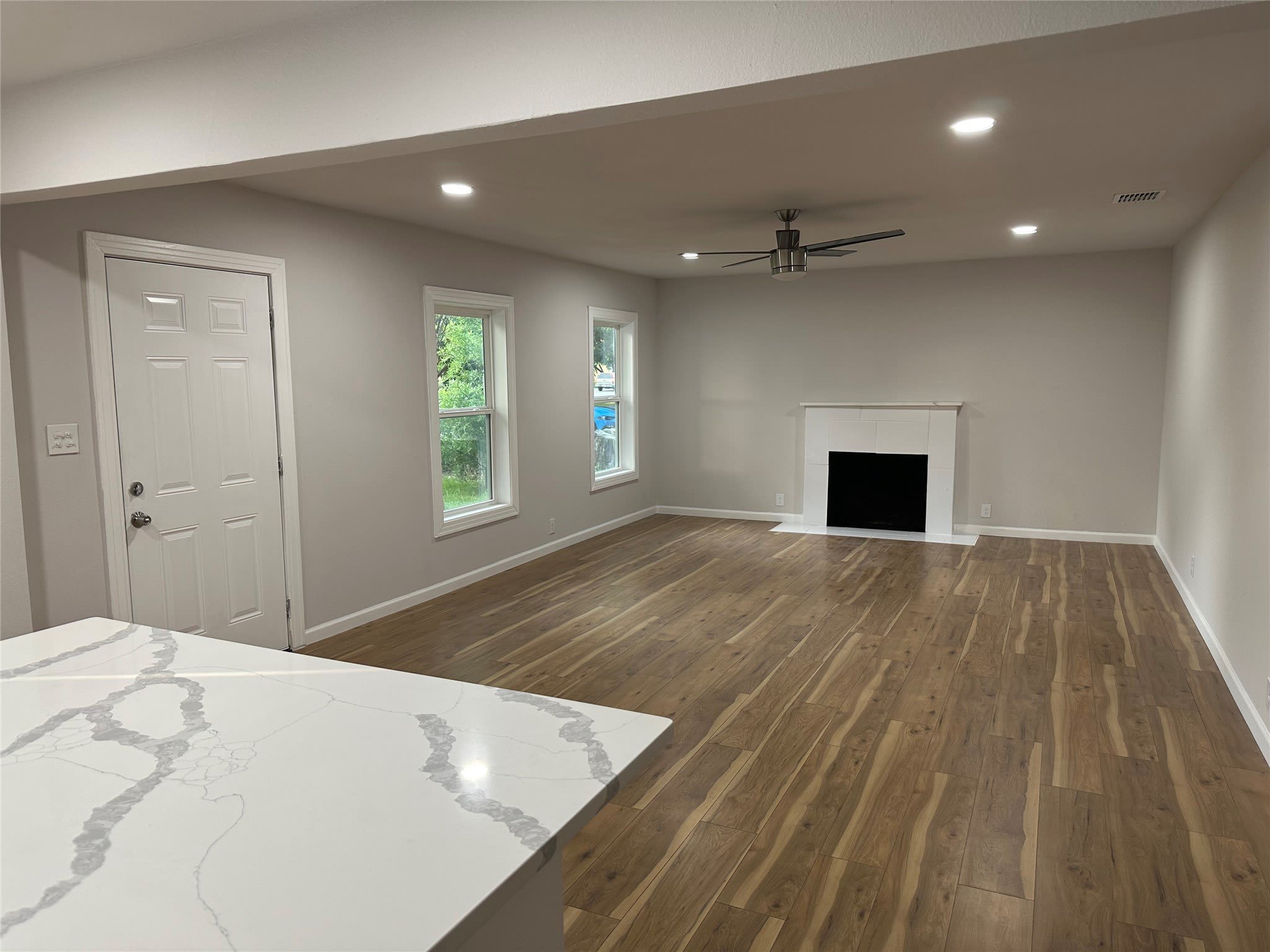1008 Commerce Drive – photo 2