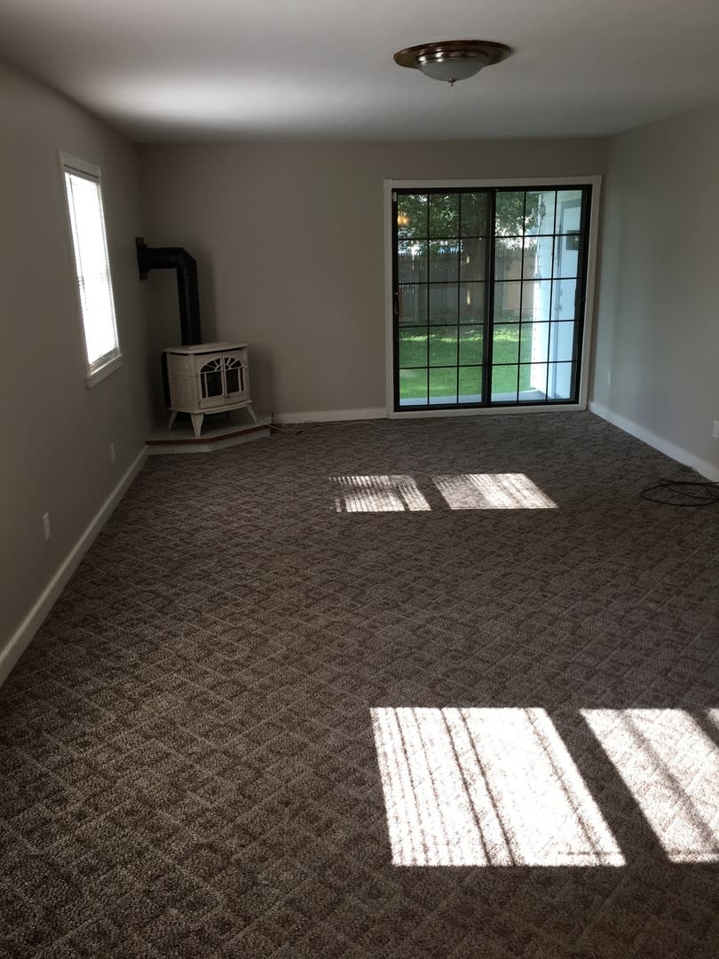 Excellent Liverpool 3 Bedroom Ranch With Garage And Private Yard – photo 3