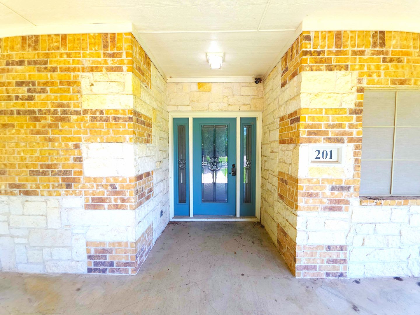 SPACIOUS Family Home for Lease – 201 W. Oak Street, Eustace, TX 75124 – photo 2