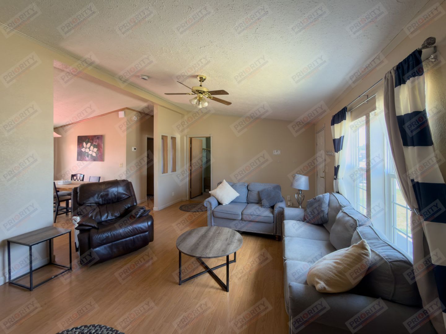 Single Family Home With Huge Yard – photo 5