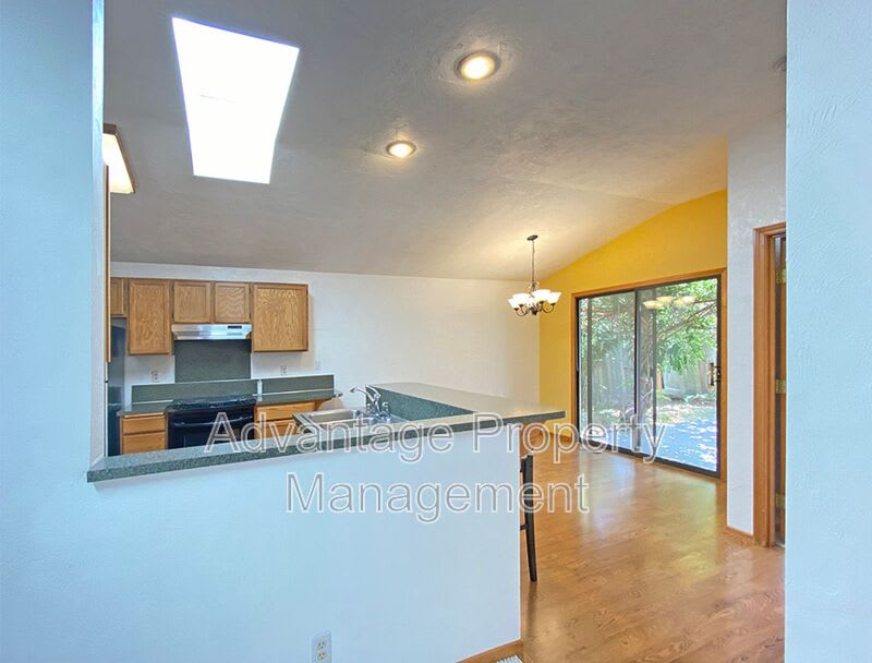 1138 NE Conser Pl – photo 5
