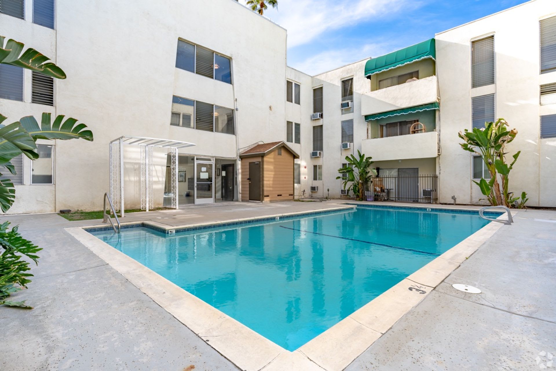 Tarzana Five Apartments – photo 2