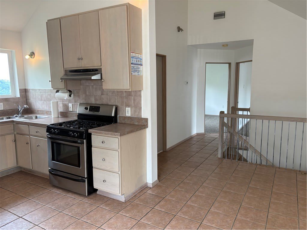 225 Tasso St – photo 3