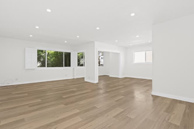 1525 N Hayworth Ave – photo 1