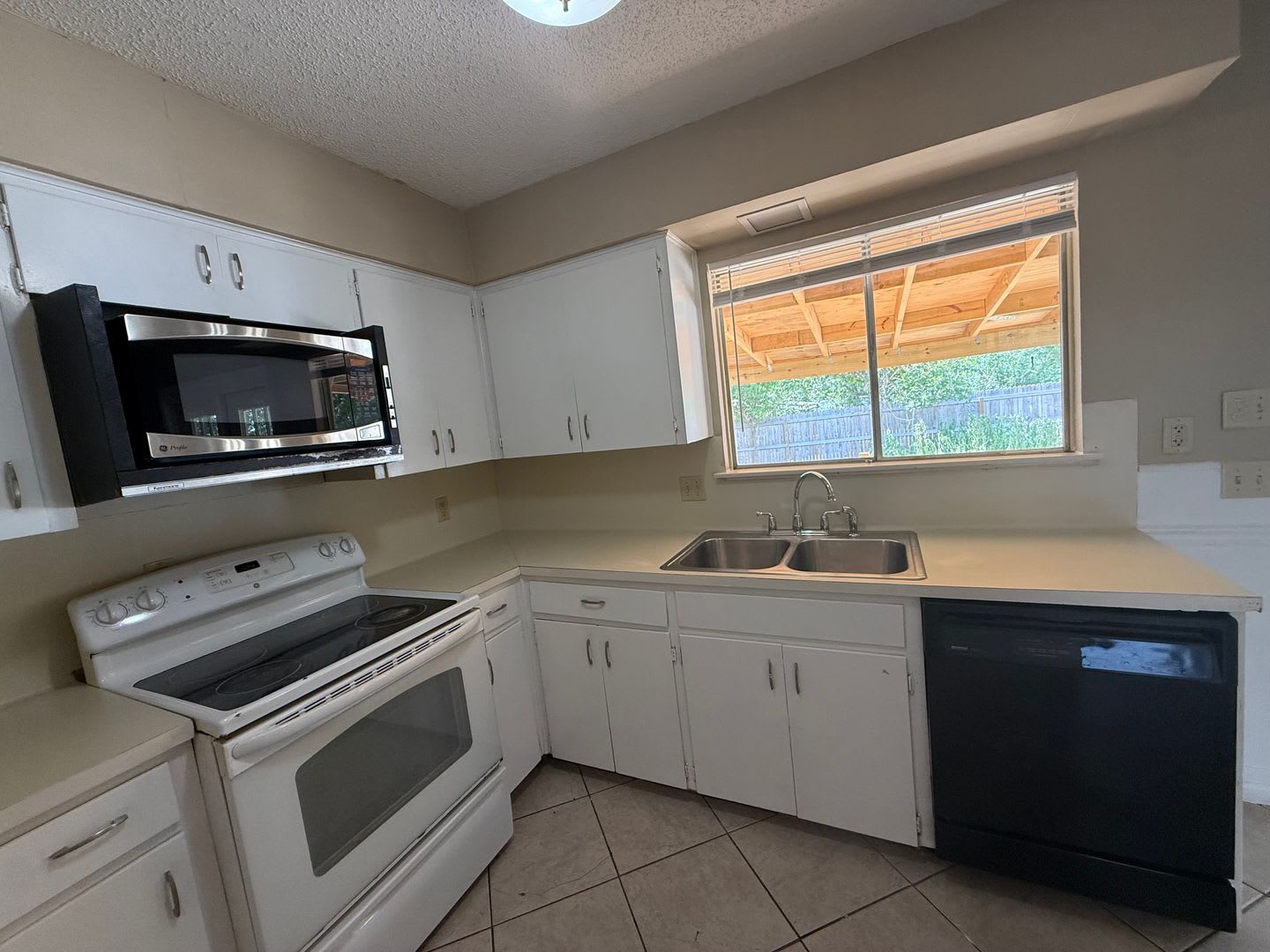 1510 Glen Burnie Dr 3 Beds 1 5 Bath 1795 – photo 3