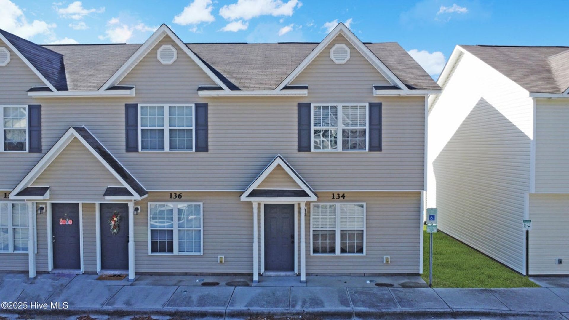 SHORT TERM Townhome Available! – photo 1