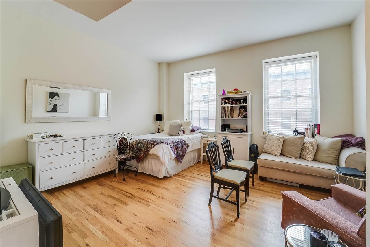 341 MONMOUTH ST – photo 1