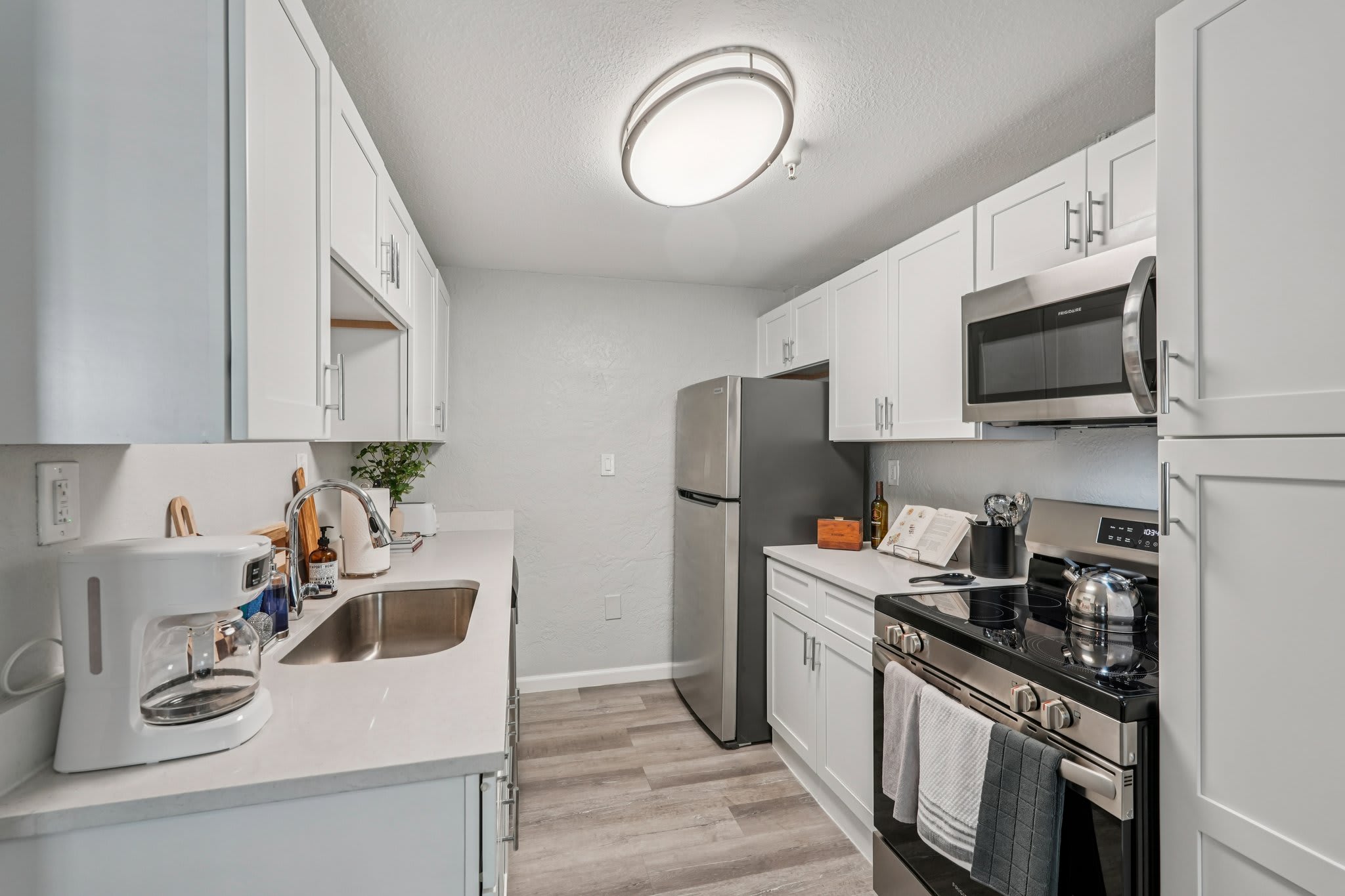Riverwalk Apartments – photo 5