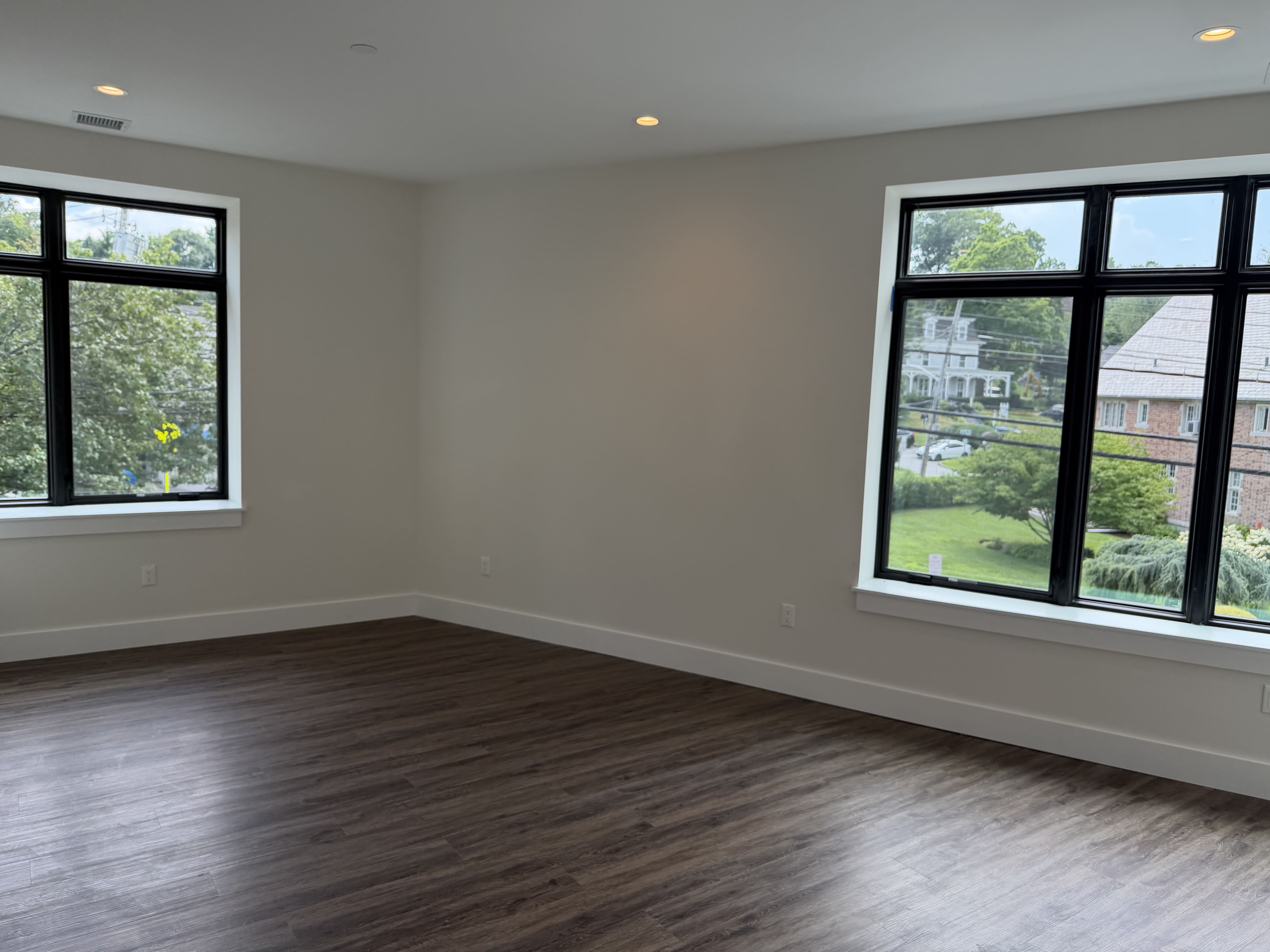 175 E Main St – photo 3