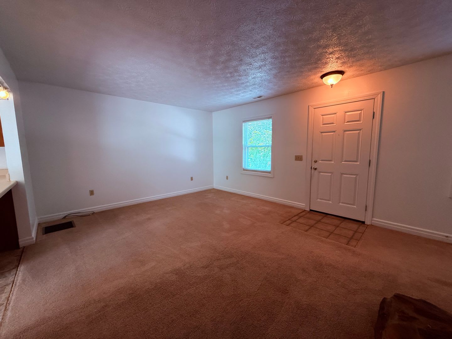 3 Bedroom, 2.5 Bath Townhouse – photo 3