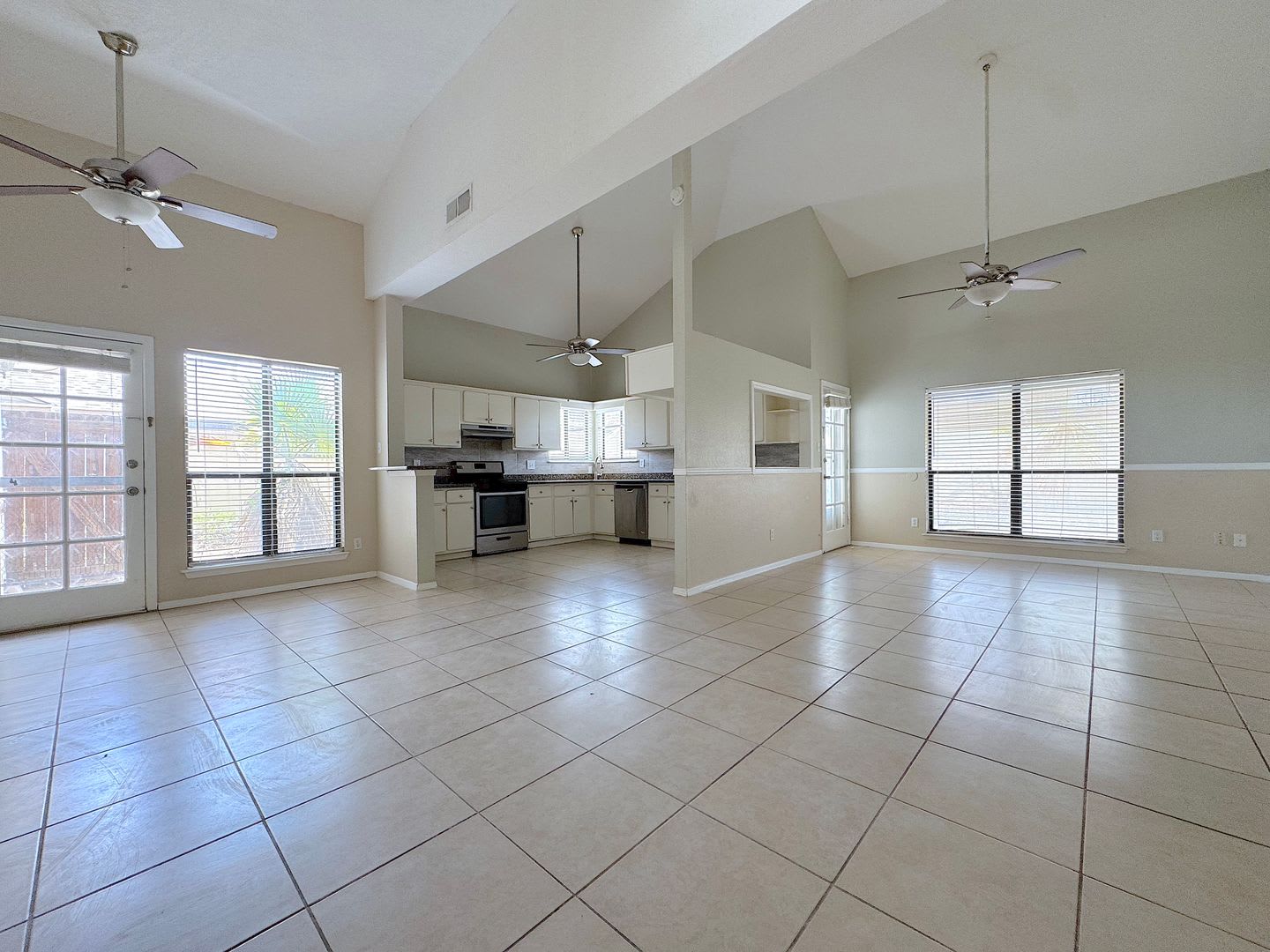 East El Paso 3 bed 2 bath Refrig A/C – photo 3